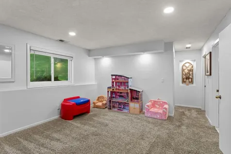 899 Park Knoll Drive Eagan MN 55123
