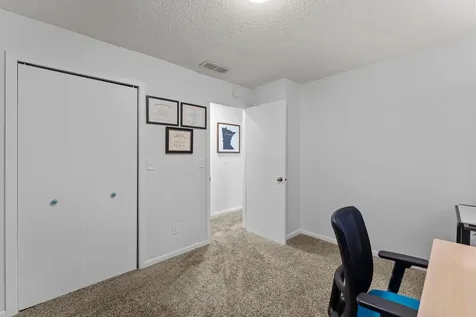 899 Park Knoll Drive Eagan MN 55123