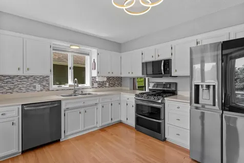 899 Park Knoll Drive Eagan MN 55123