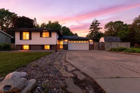 2515 Hillview Road Mounds View MN 55112