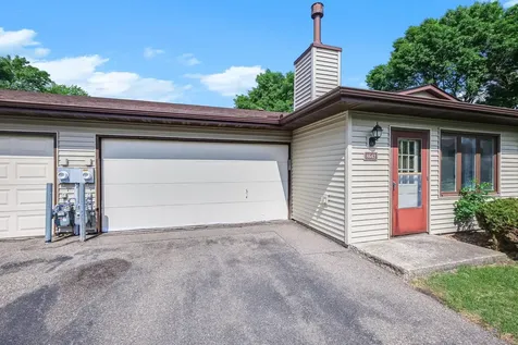 8642 S Maplebrook Circle Brooklyn Park MN 55445