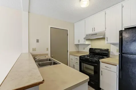 8642 S Maplebrook Circle Brooklyn Park MN 55445