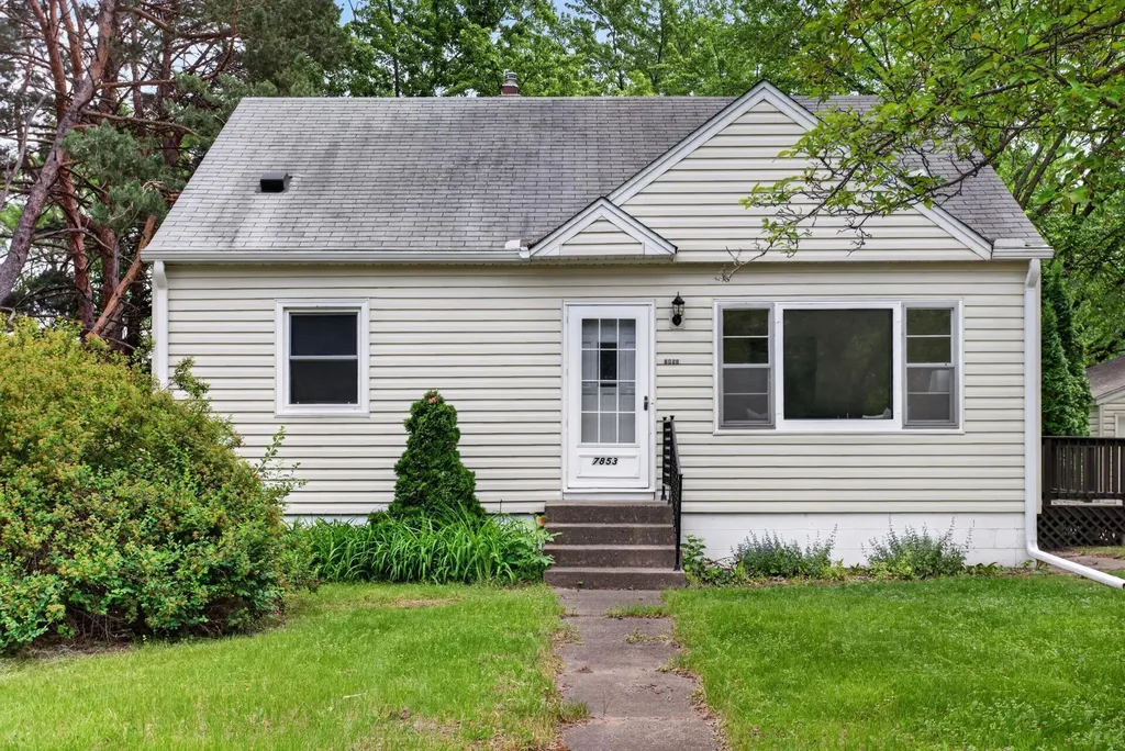 7853 Long Lake Road Mounds View MN 55112