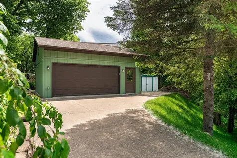 1184 Crescent Hills Drive La Crescent MN 55947