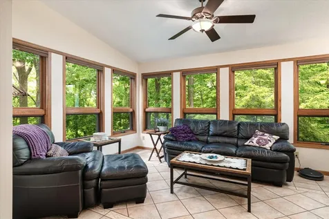 1184 Crescent Hills Drive La Crescent MN 55947