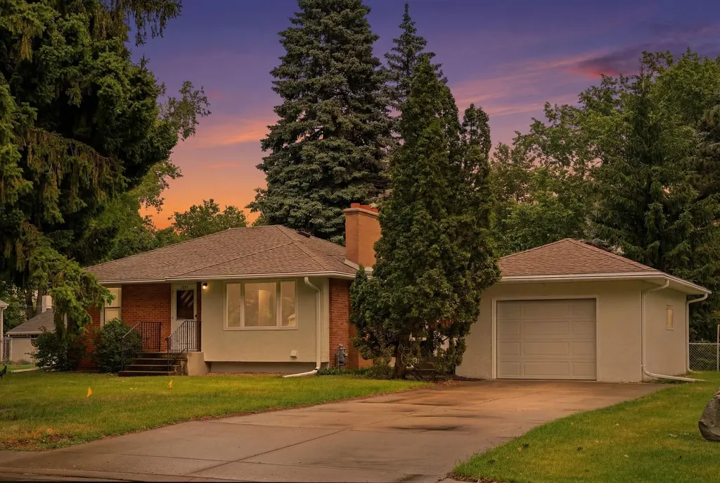 2972 Woodbridge Street Roseville MN 55113