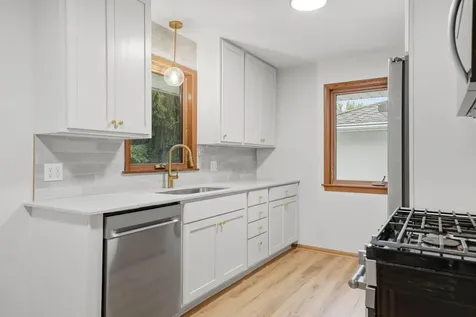 2972 Woodbridge Street Roseville MN 55113