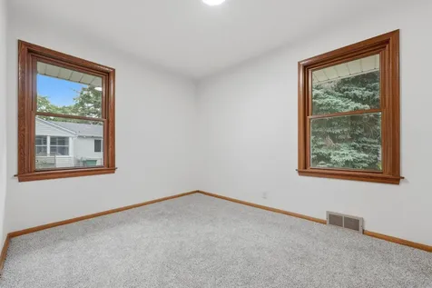 2972 Woodbridge Street Roseville MN 55113