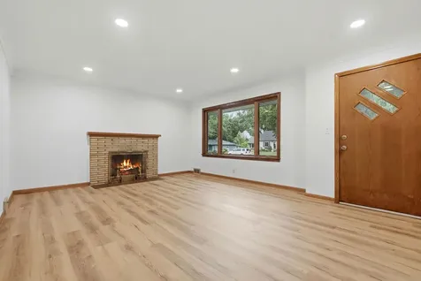 2972 Woodbridge Street Roseville MN 55113