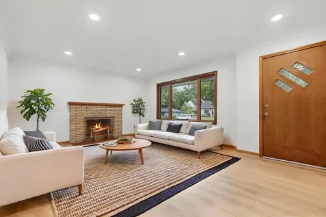 2972 Woodbridge Street Roseville MN 55113