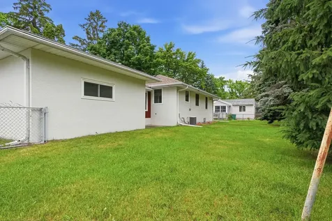 2972 Woodbridge Street Roseville MN 55113