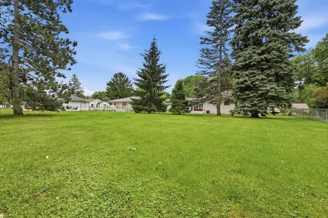 2972 Woodbridge Street Roseville MN 55113