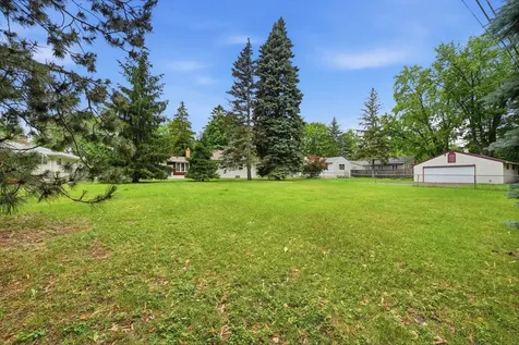 2972 Woodbridge Street Roseville MN 55113
