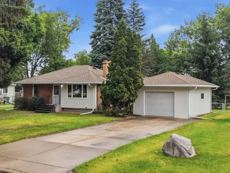 2972 Woodbridge Street Roseville MN 55113