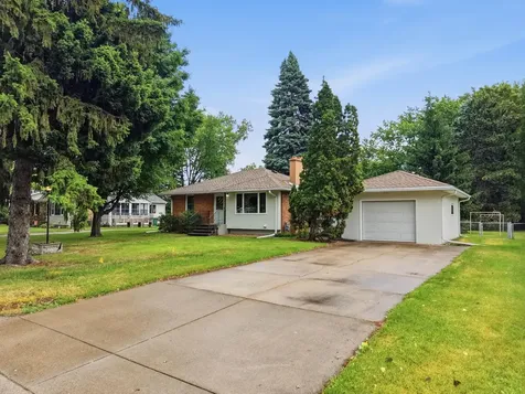 2972 Woodbridge Street Roseville MN 55113