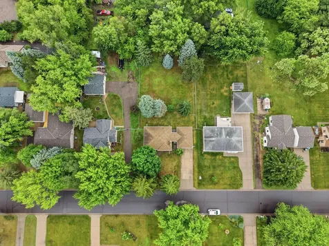 2972 Woodbridge Street Roseville MN 55113