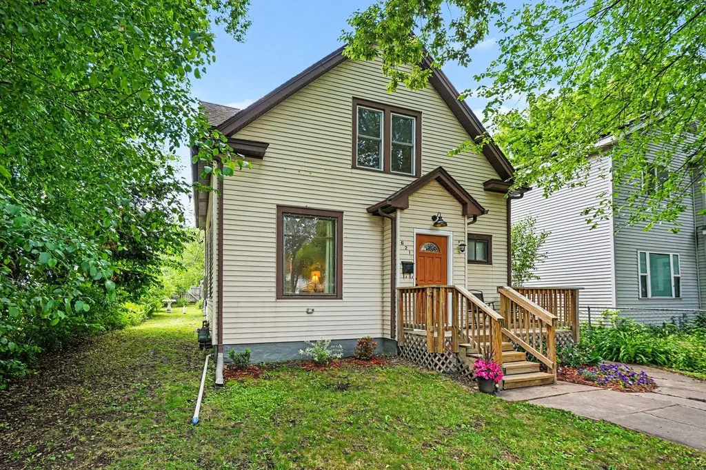 621 Newton Avenue N Minneapolis MN 55411
