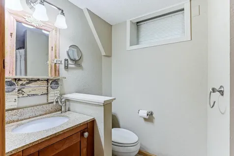 3924 Tonkawood Road Minnetonka MN 55345