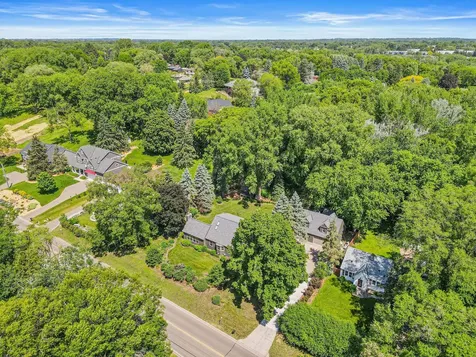 523 Roselawn Avenue W Roseville MN 55113
