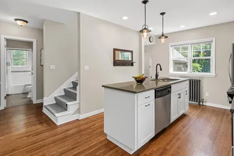 523 Roselawn Avenue W Roseville MN 55113
