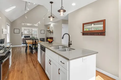 523 Roselawn Avenue W Roseville MN 55113