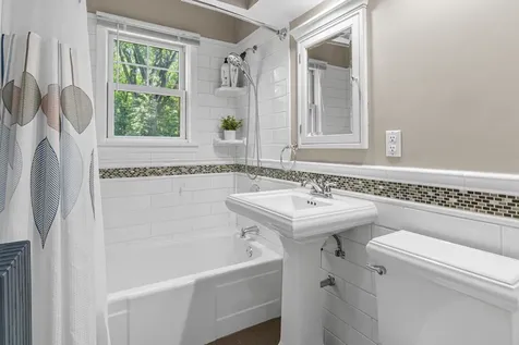 523 Roselawn Avenue W Roseville MN 55113