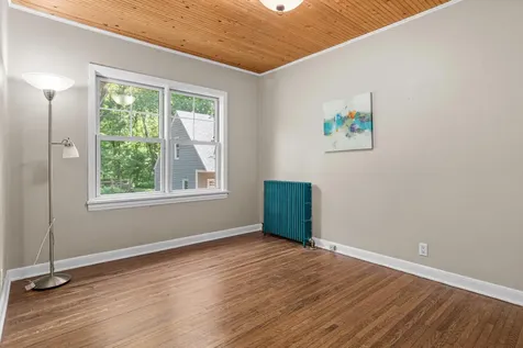 523 Roselawn Avenue W Roseville MN 55113