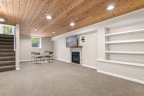 523 Roselawn Avenue W Roseville MN 55113