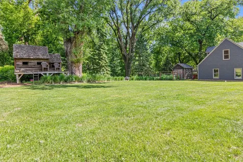 523 Roselawn Avenue W Roseville MN 55113