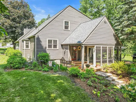 523 Roselawn Avenue W Roseville MN 55113