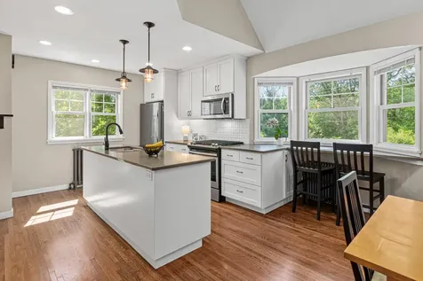 523 Roselawn Avenue W Roseville MN 55113