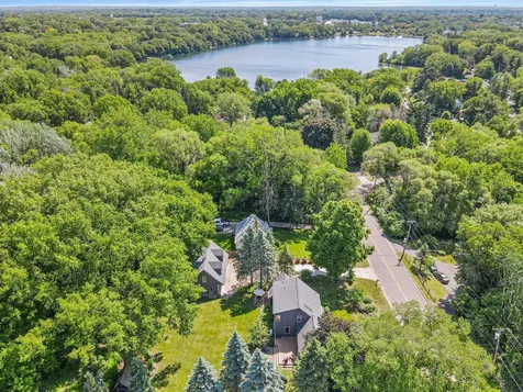 523 Roselawn Avenue W Roseville MN 55113