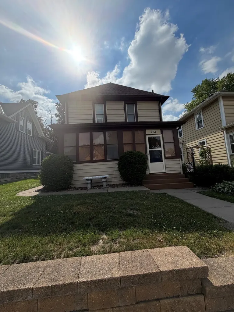 233 4th Avenue N South Saint Paul MN 55075
