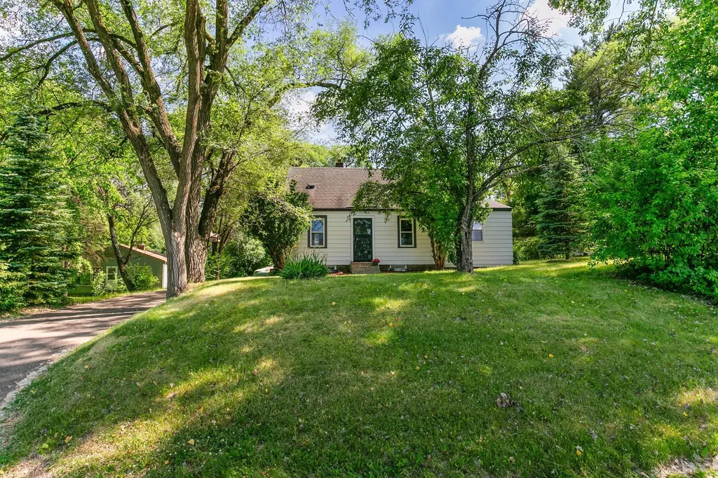 1612 County Road C E Maplewood MN 55109