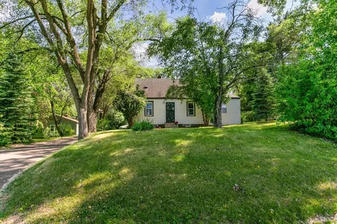 1612 County Road C E Maplewood MN 55109