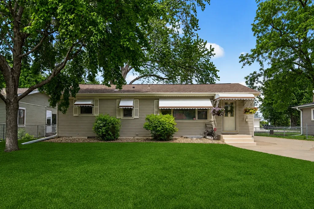 6206 47th Avenue N Crystal MN 55422