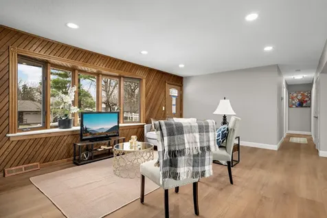 11004 Oak Knoll Terrace N Hopkins MN 55305