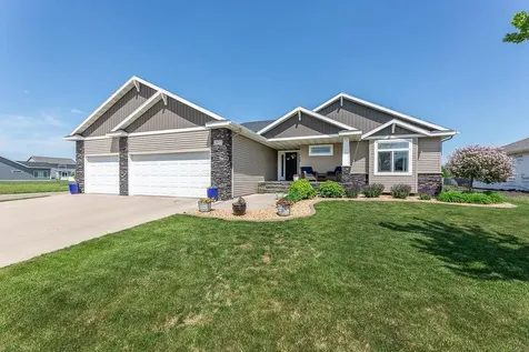 3977 49th Avenue S Fargo ND 58104