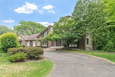 1952 Safari Trail Eagan MN 55122