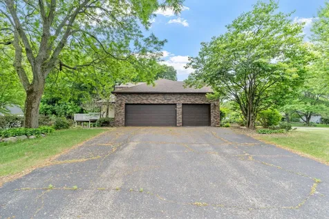 1952 Safari Trail Eagan MN 55122