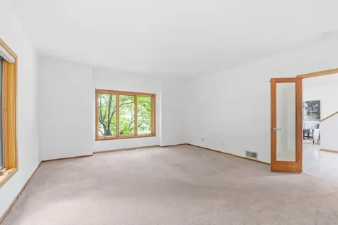1952 Safari Trail Eagan MN 55122