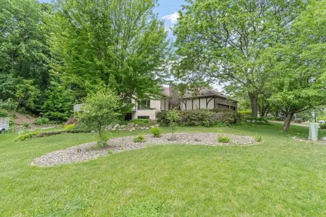 1952 Safari Trail Eagan MN 55122