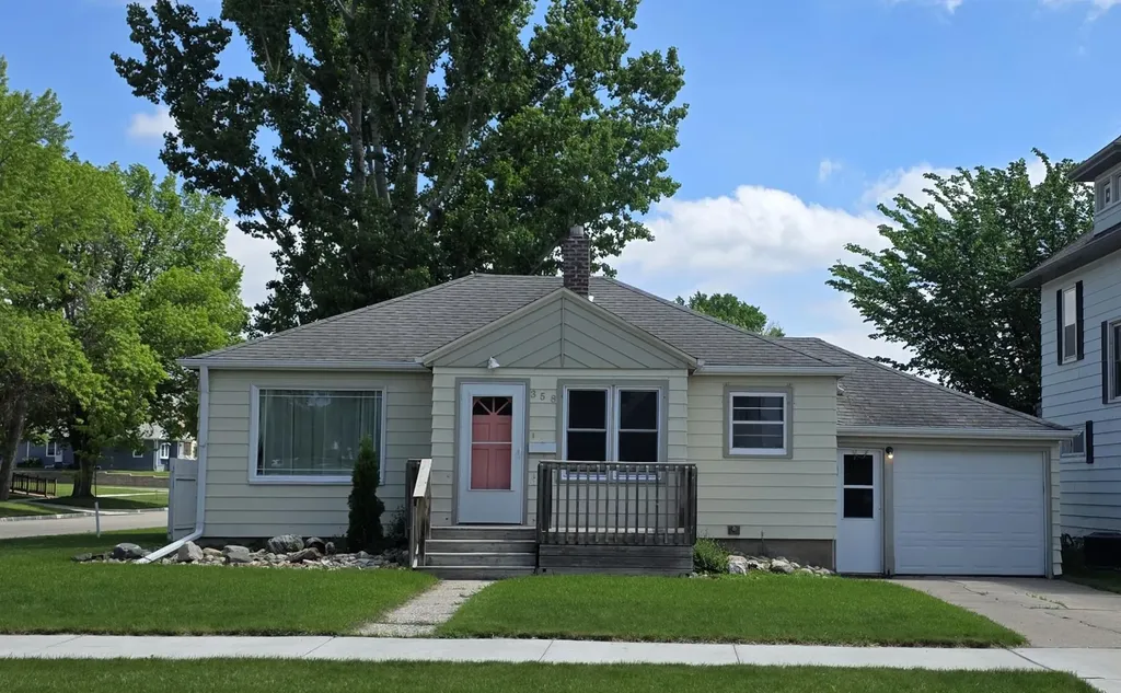 358 7th Avenue NW Valley City ND 58072