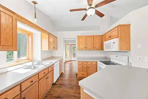 488 Thomas Avenue Shakopee MN 55379