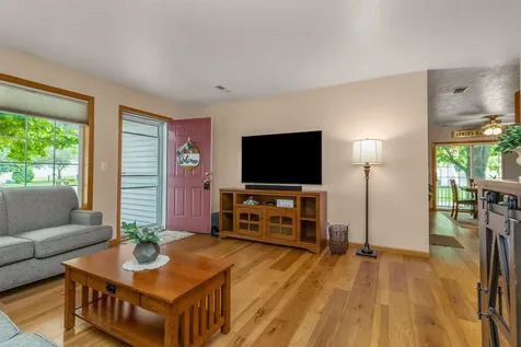 372 Gironde Court Woodbury MN 55125