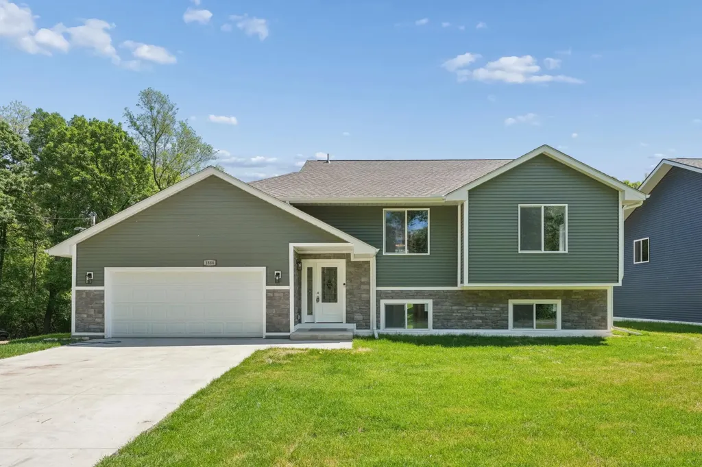 1886 Desoto Street N Maplewood MN 55117