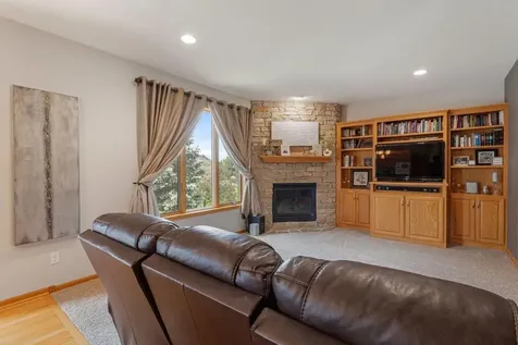 5721 103rd Avenue N Brooklyn Park MN 55443