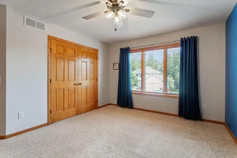 5721 103rd Avenue N Brooklyn Park MN 55443