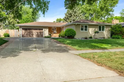3308 Elm Street N Fargo ND 58102