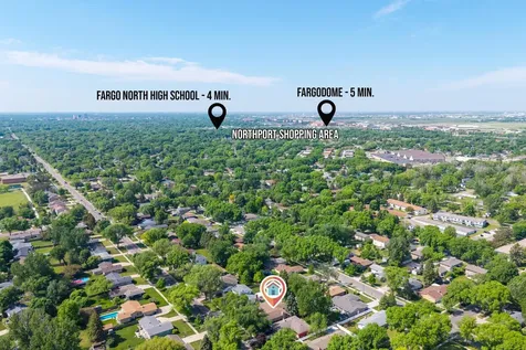 3308 Elm Street N Fargo ND 58102